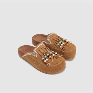 Tassel Decor Slippers